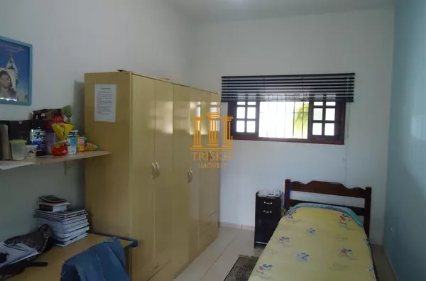 Casa com 4 dorm 2 suítes e vaga para 3 carros no Jardim Santa Clara em Taubaté