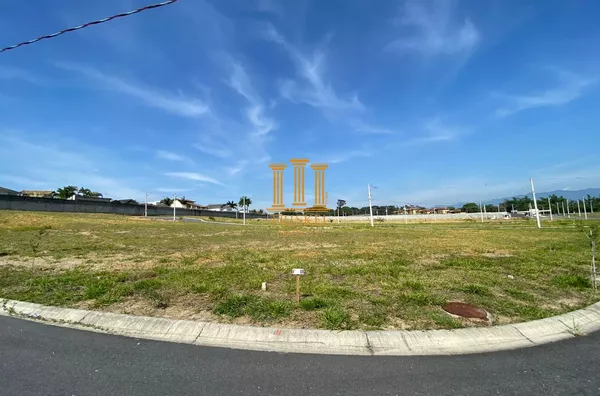 Terreno PLANO de 270m² À VENDA em Condomínio Fechado em Tremembé!