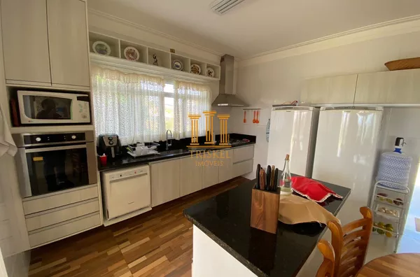 Sobrado 4 Suítes em terreno de 2000m² no Condomínio São Félix do Cataguá emTaubaté