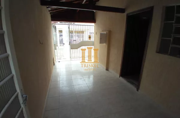 Casa com 2 dorm no centro de Tremembé