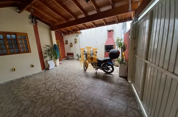 Casa 2 Dorm com quintal e garagem coberta na Morada dos Nobres