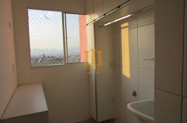 Apartamento 2 dorm com sacada e vaga de garagem no Monte Belo em Taubaté