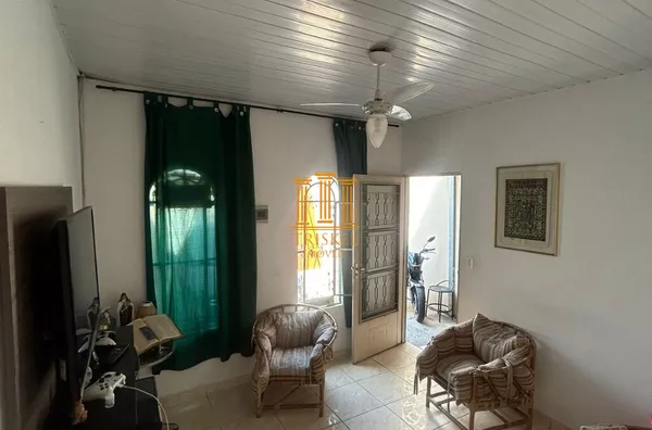 Casa para venda com 3 quartos.