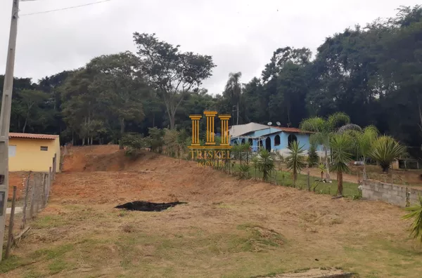 Chácara em condomínio fechado no Sete Voltas