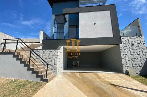 Linda Casa À VENDA no Condomínio Cyrela! 