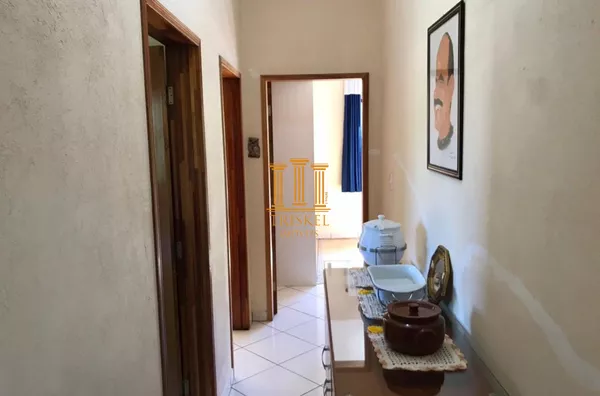 Chácara 4 Dorm com suíte garagem coberta e Piscina