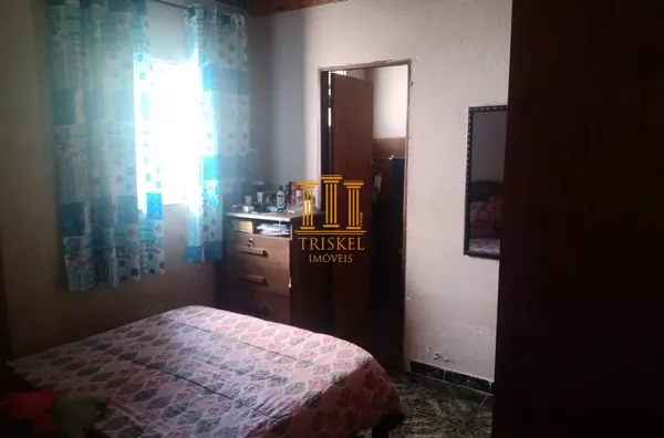 Sobrado 2 dormitórios com Edícula e quintal grande em Tremembé