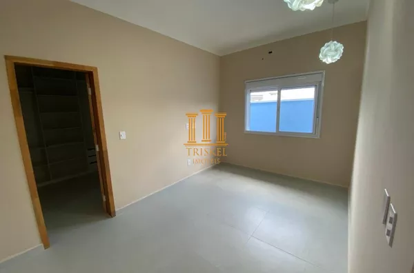 Casa em condomínio 3 Dorm com 2 suítes e piscina