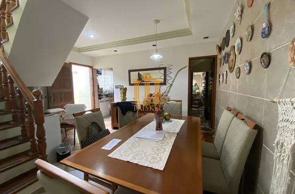 Casa 5 Dorm com 3 suítes garagem coberta, edícula e área gourmet no Centro de Taubaté