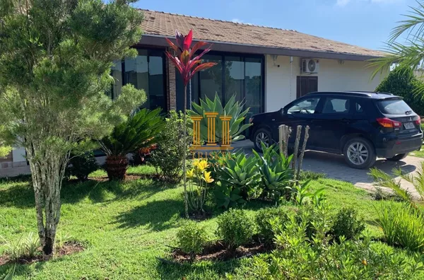 Chácara 3 Dorm com suíte área gourmet piscina mobiliada 