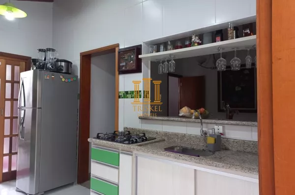 Casa 2 Dorm com quintal e garagem coberta na Morada dos Nobres