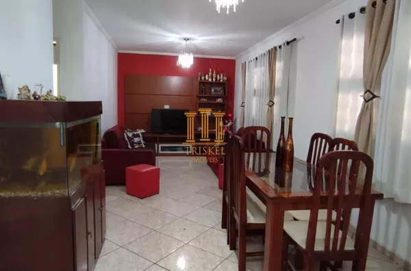Casa 5 Dorm com 2 suítes e 3 vagas de garagem na Flor do Vale em Tremembé