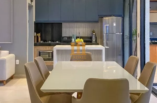 Casa mobiliada (porteira fechada) a venda no Condomínio Colinas