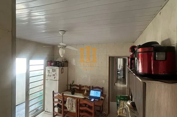 Casa para venda com 3 quartos.