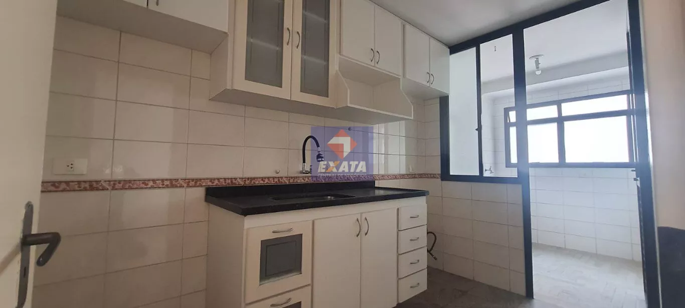 Apartamento para alugar com 3 quartos, 75m² - Foto 3