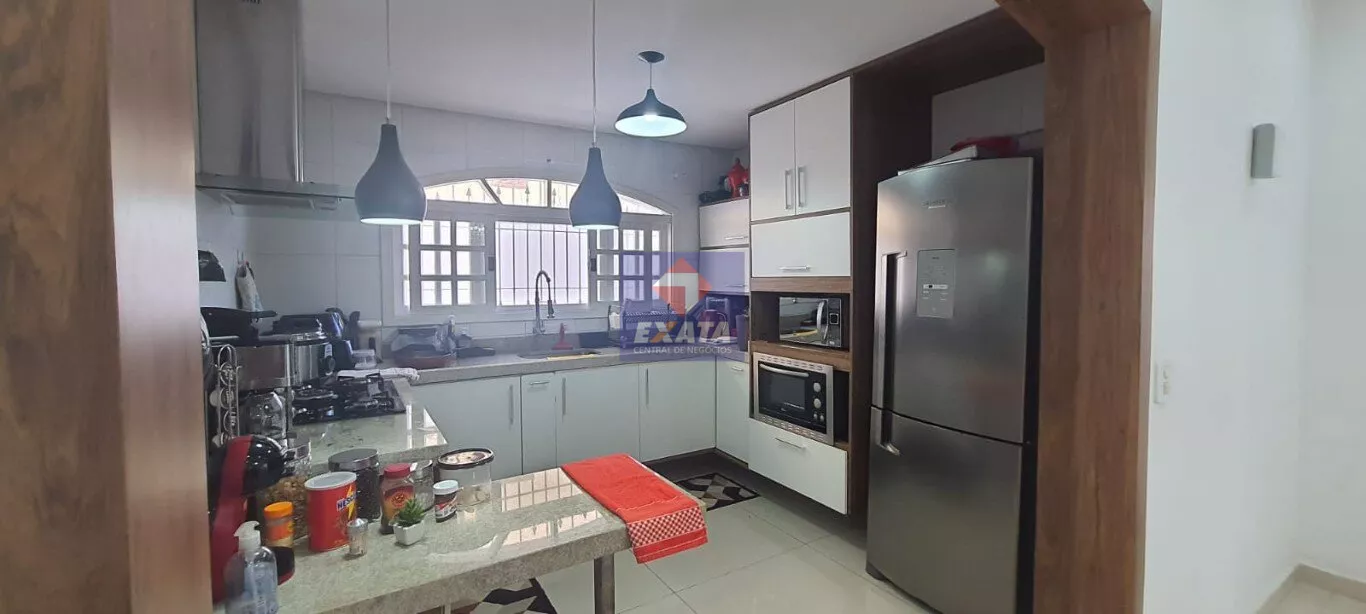 Casa à venda com 3 quartos, 250m² - Foto 15