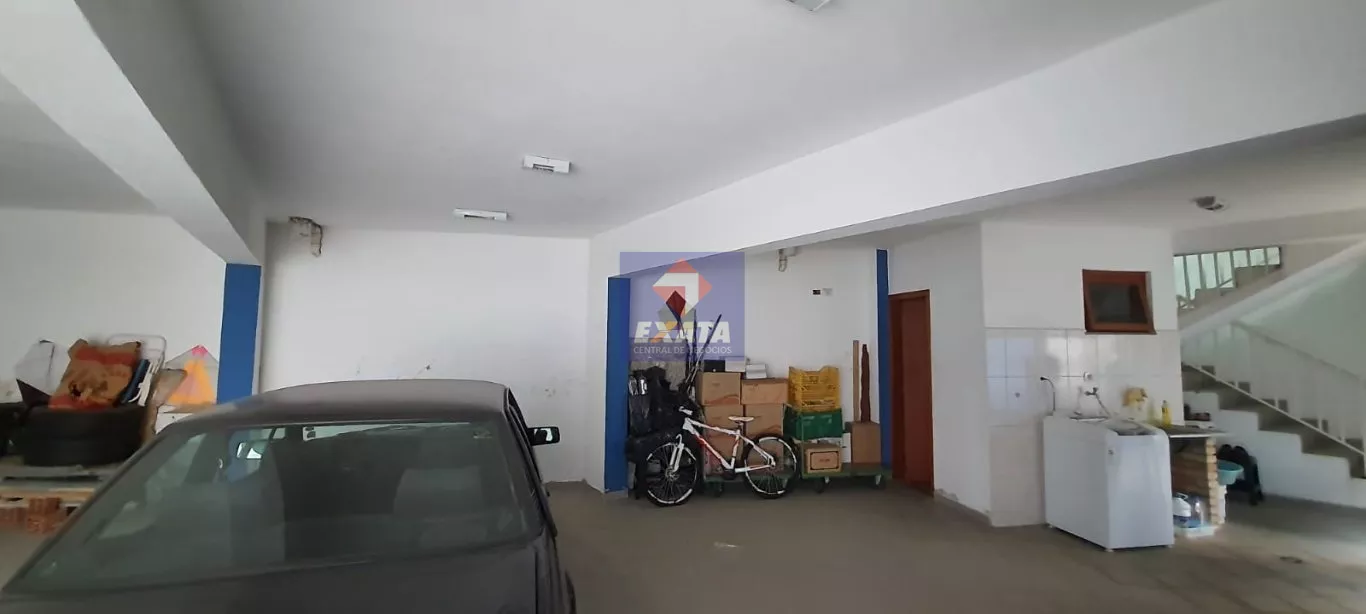 Casa à venda com 4 quartos, 350m² - Foto 3