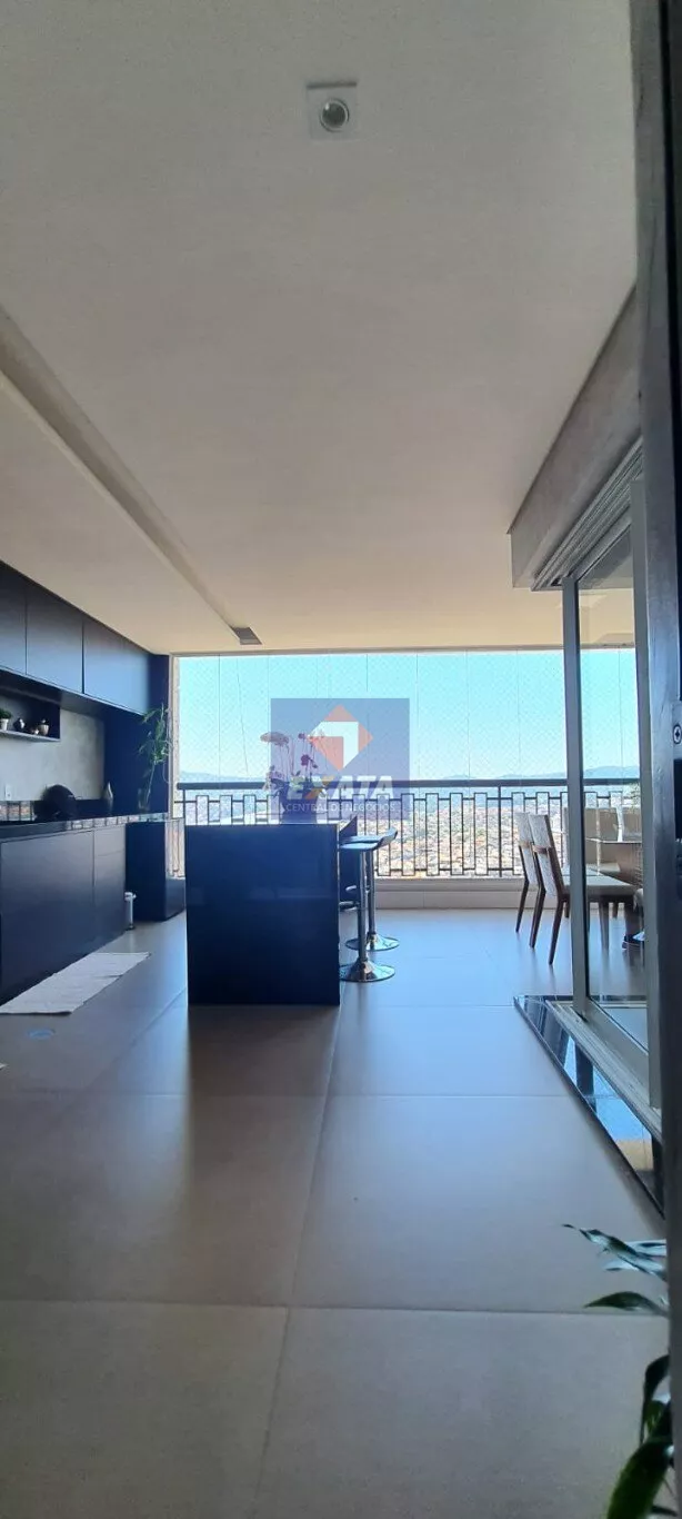 Apartamento à venda com 3 quartos, 182m² - Foto 2