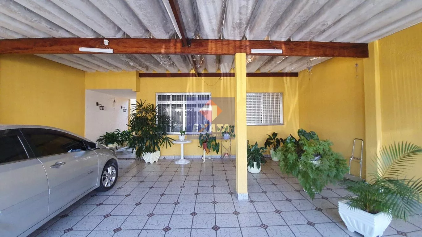 Casa à venda com 3 quartos, 300m² - Foto 1