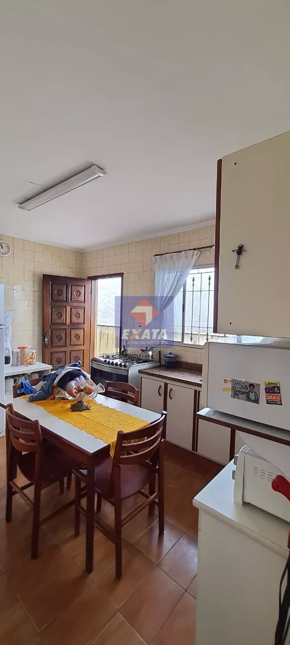 Casa à venda com 2 quartos, 200m² - Foto 4