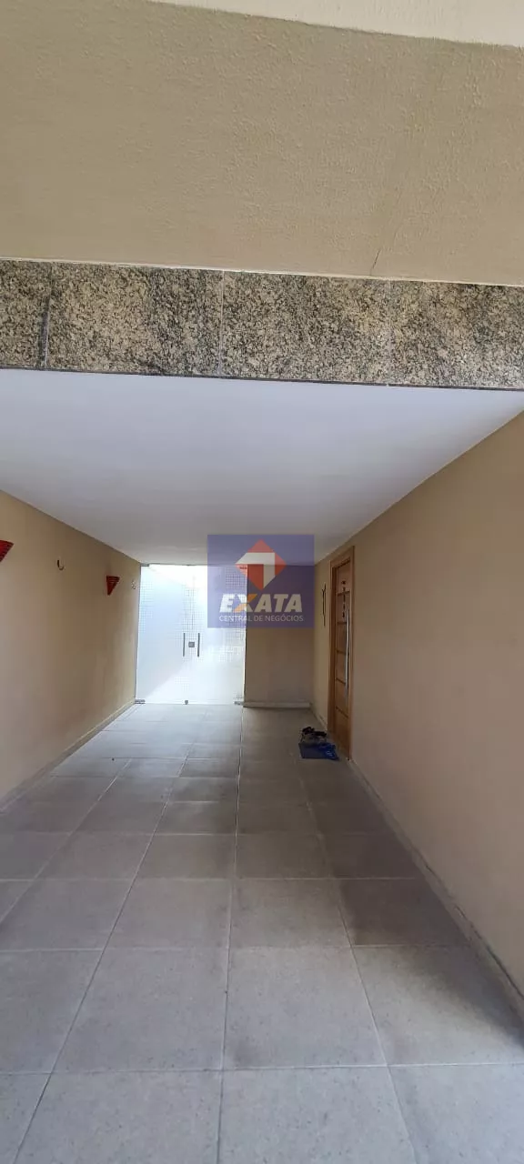 Casa à venda com 3 quartos, 250m² - Foto 2