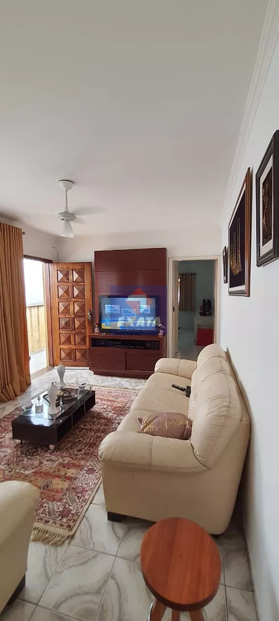 Casa à venda com 2 quartos, 200m² - Foto 1