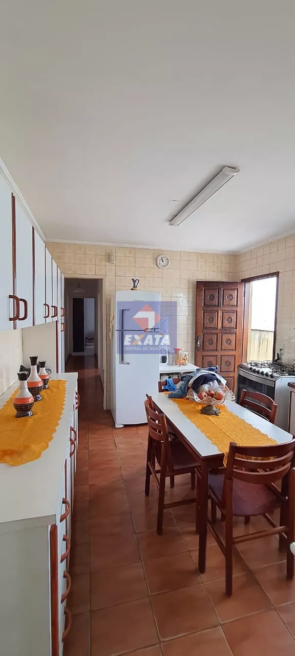 Casa à venda com 2 quartos, 200m² - Foto 7