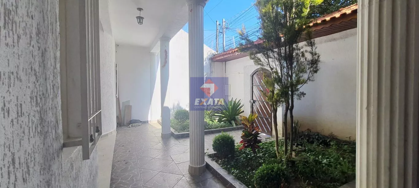 Casa à venda com 3 quartos, 250m² - Foto 1