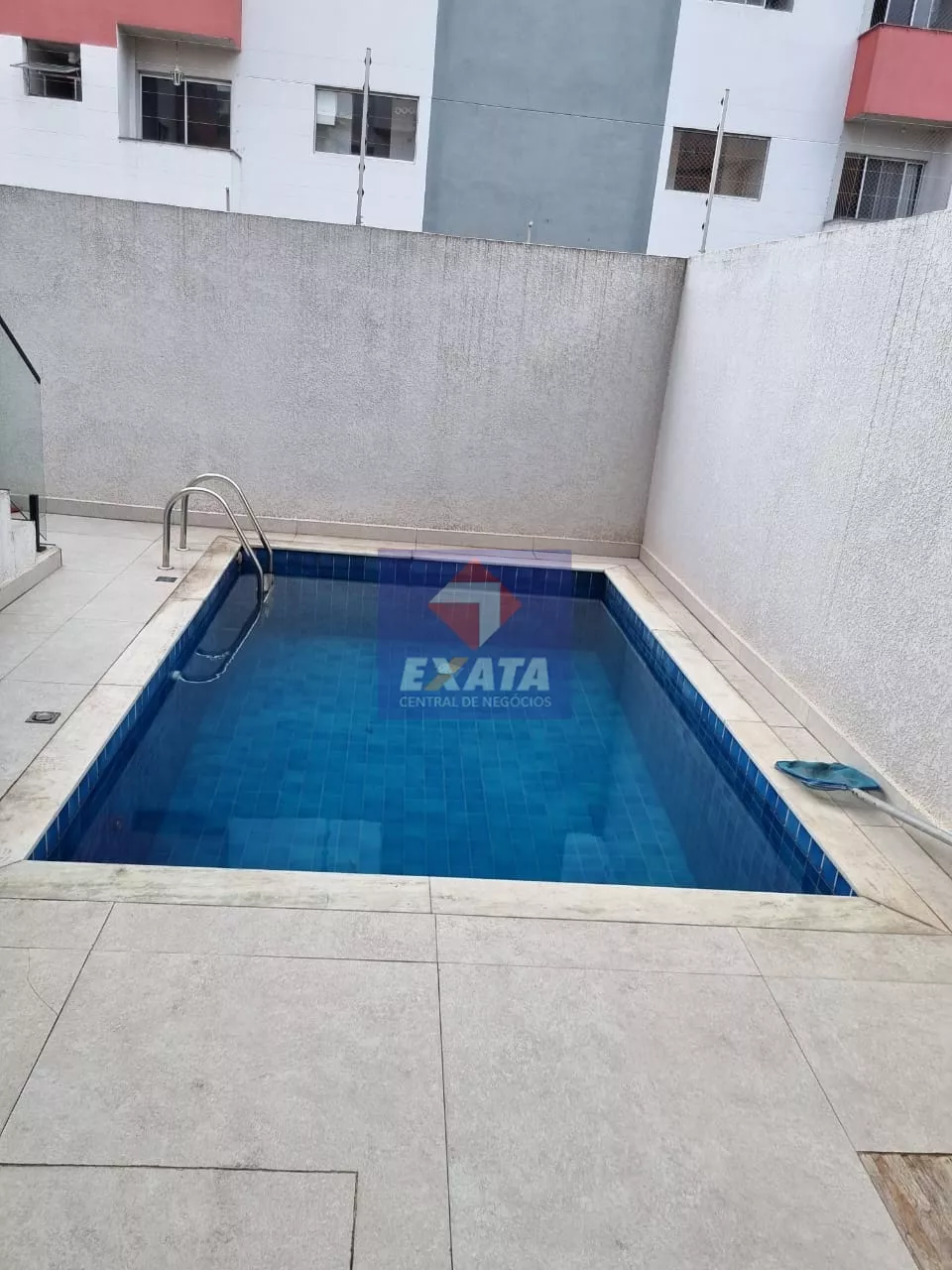 Sobrado à venda com 3 quartos, 220m² - Foto 1