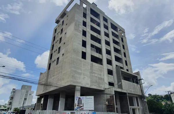 construção em fase de acabamento