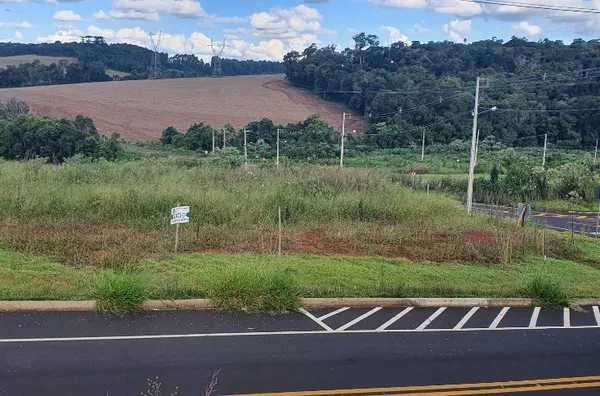 Terreno de Esquina  atrás do Shopping