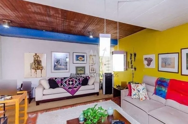 Awm Vende Casa de 4 dormitórios no Bairro Chácara das Pedras.