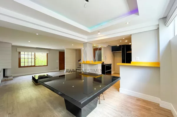 Awm Vende Casa em Condomínio de 03 dormitórios, 02 Suites no Bairro  Chácara Das Pedras, Porto Alegre