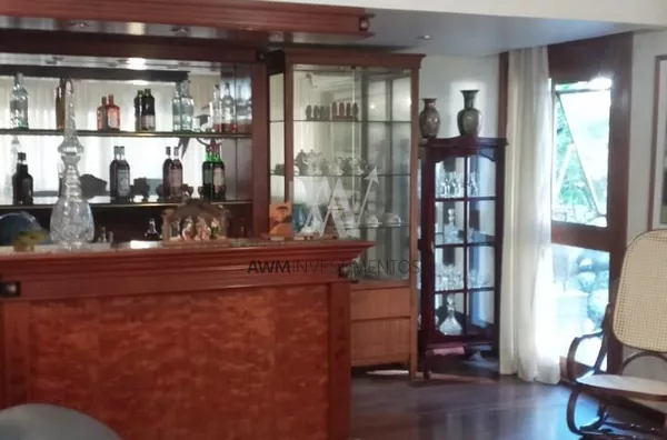 Awm Vende Apartamento 04 dormitórios sendo 01 suíte no Bairro Mont Serrat, Porto Alegre