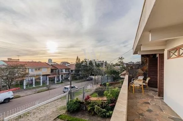 Awm Vende Casa  03 dormitórios no Bairro  Chácara Das Pedras, Porto Alegre