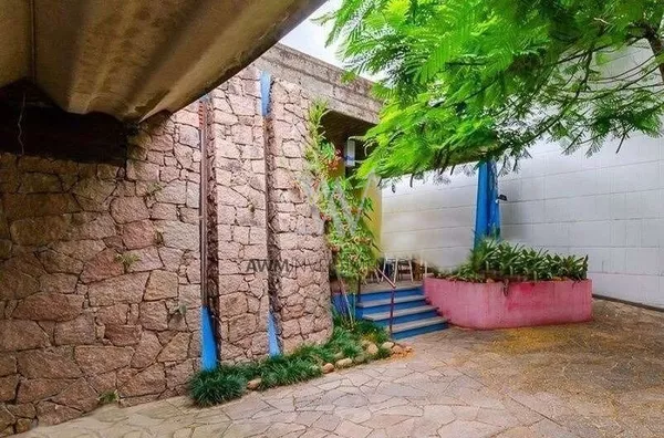 Awm Vende Casa de 4 dormitórios no Bairro Chácara das Pedras.