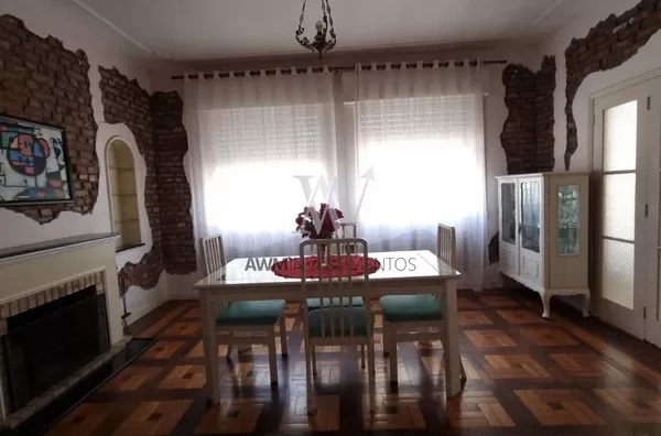 Awm Vende, Casa 04 dormitórios com Piscina no  Bairro Teresópolis, Porto Alegre