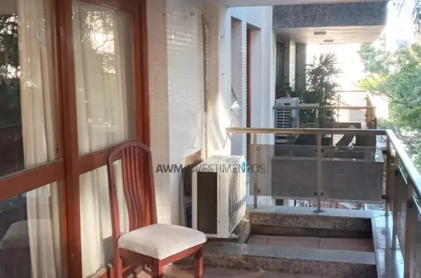 Awm Vende Apartamento 04 dormitórios sendo 01 suíte no Bairro Mont Serrat, Porto Alegre