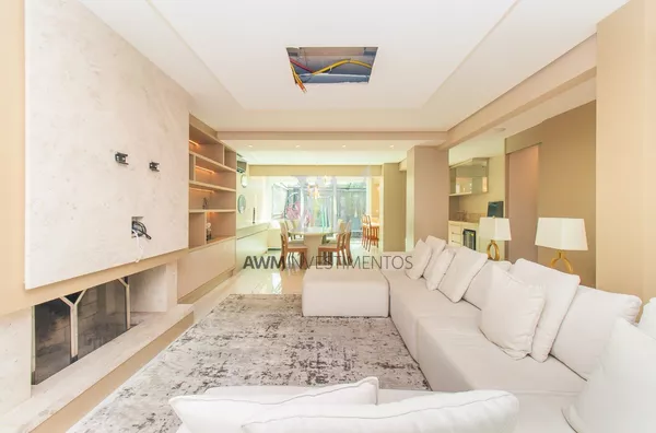 Awm Vende Casa 04 dormitórios, sendo 04 suítes  em Condomínio no Bairro Três Figueiras, Porto Alegre