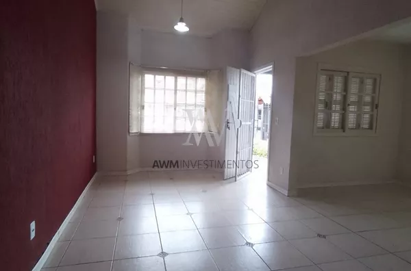 Awm Vende Sobrado de  03 dormitórios no Bairro Hípica, Porto Alegre