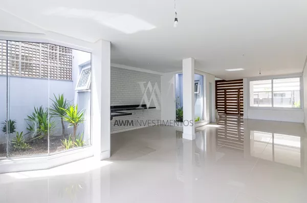 Awm Vende Casa 03 dormitórios  03 suítes no bairro Chacara Das Pedras, Porto Alegre