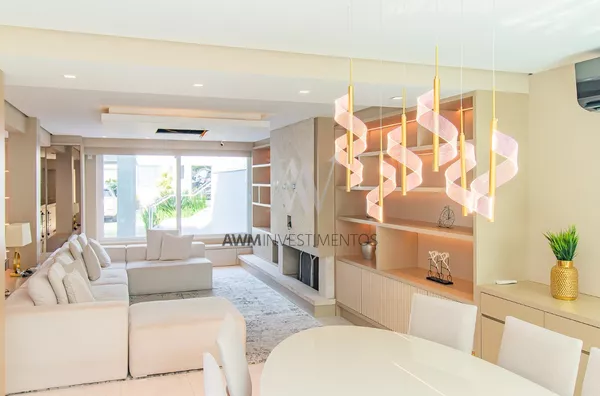 Awm Vende Casa 04 dormitórios, sendo 04 suítes  em Condomínio no Bairro Três Figueiras, Porto Alegre