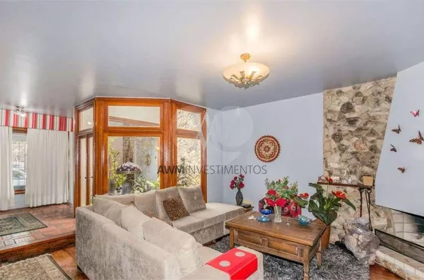 Awm Vende casa 04 dormitórios no Bairro Três Figueiras, Porto Alegre