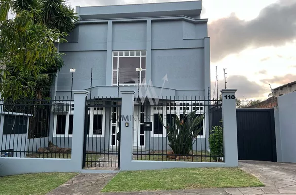 Awm Vende Casa  04 dormitórios no Bairro  Chácara Das Pedras, Porto Alegre