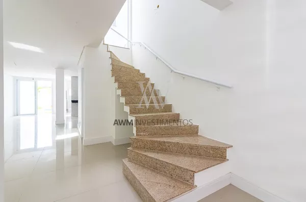 Awm Vende Casa 03 dormitórios  03 suítes no bairro Chacara Das Pedras, Porto Alegre