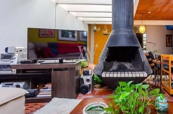 Awm Vende Casa de 4 dormitórios no Bairro Chácara das Pedras.