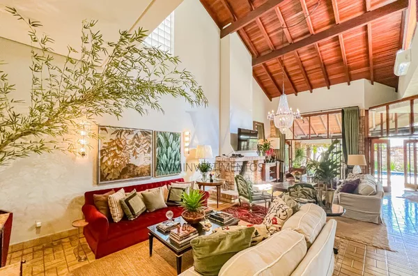 Awm Vende Casa no Bairro Chácara das Pedras em Porto Alegre