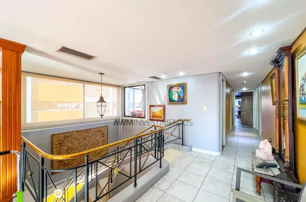 Awm Vende Cobertura 05 dormitórios no Bairro  Moinhos  De Vento, Porto Alegre