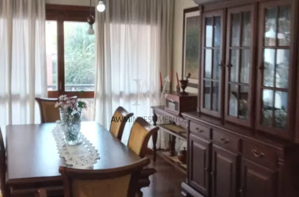 Awm Vende Apartamento 04 dormitórios sendo 01 suíte no Bairro Mont Serrat, Porto Alegre