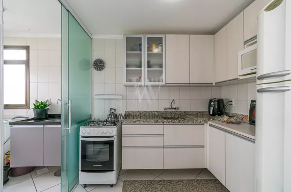 Awm Vende Apartamento 03 dormitórios sendo 01 suíte no Bairro   Higienópolis, Porto Alegre